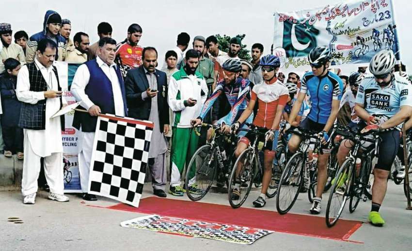 پشاور: پاکستان سائیکلنگ فیڈریشن کے سیکرٹری جنرل سید اظہر ..