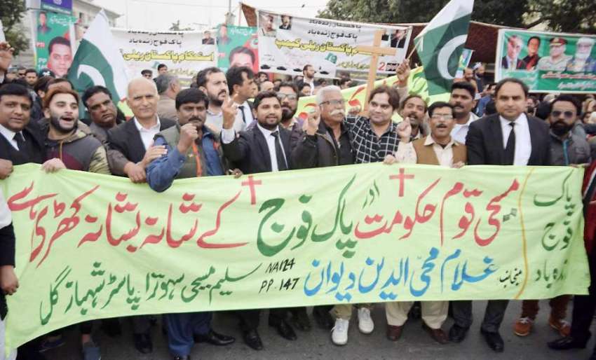 لاہور: مسیحی برادری پاک فوج سے اظہار یکجہتی کے لیے ریلی نکال ..