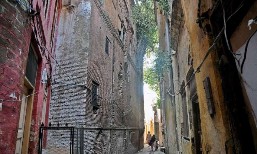 راولپنڈی: بھا بڑا بازار میں قدیمی عمارات دیکھ بھال نہ ہونے ..