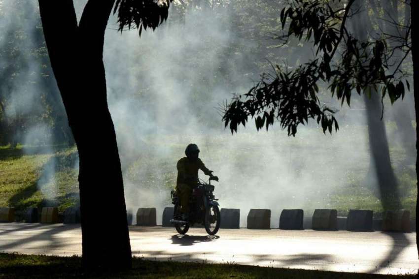 اسلام آباد: کچرے کے ڈھیر سے اٹھنے والا دھواں فضائی آلودگی ..
