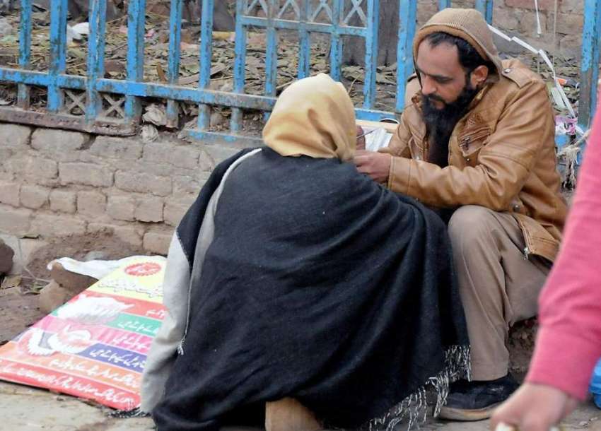 راولپنڈی:انتظامیہ کی نااہلی، راجہ بازار فٹ پاتھ پر بیٹھے ..
