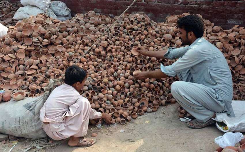 فیصل آباد: محرم الحرام کے دوران کھانا تقسیم کرنے کے لئے استعمال ..