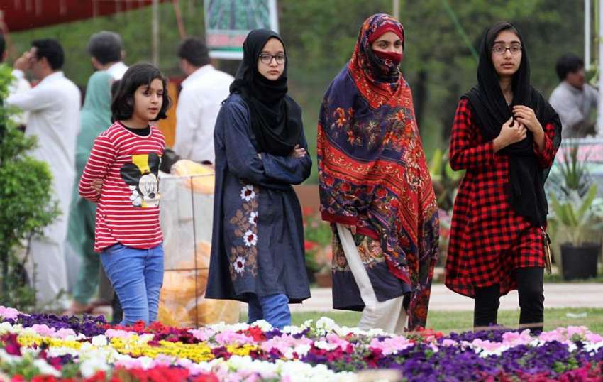اسلام آباد: موسم بہار کی آمد کے موقع پر جیسمین گارڈن میں ..