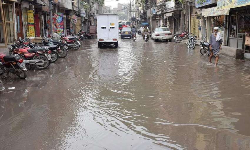 لاہور: واسا کی غفلت کے باعث ہسپتال روڈ پر سیوریج کا پانی ..