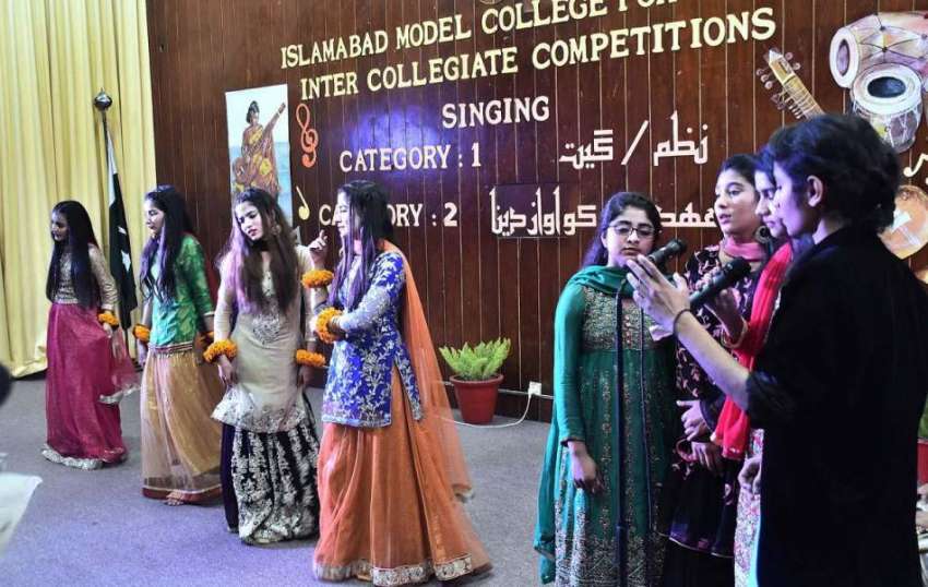 اسلام آباد: اسلام آباد ماڈل گرلز کالج کی طالبات کلچرل مقابلوں ..