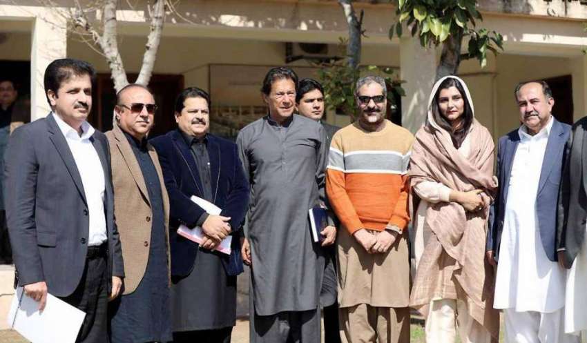 اسلام آباد: وزیر اعظم عمران خان سے ممبران قومی اسمبلی و دیگر ..