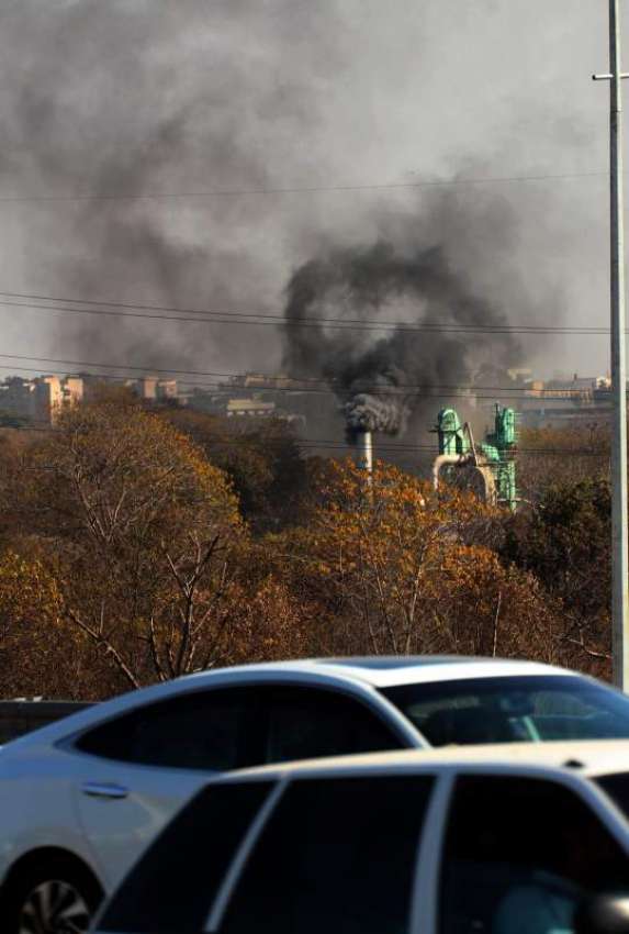 اسلام آباد: فیکٹری سے نکلتا ہوا دھواں فضائی آلودگی کا باعث ..
