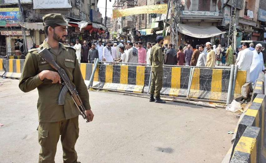 لاہور: داتا دربار کی جامع مسجد میں ماہ صیام کے پہلے جمعتہ ..