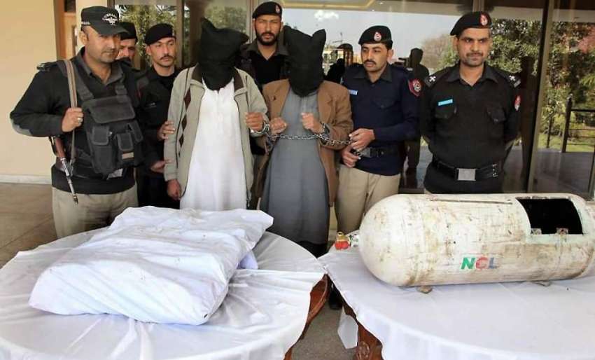 پشاور: آئس سمگلنگ میں ملوث بین الاقوامی گووہ کے دو ملزمان ..
