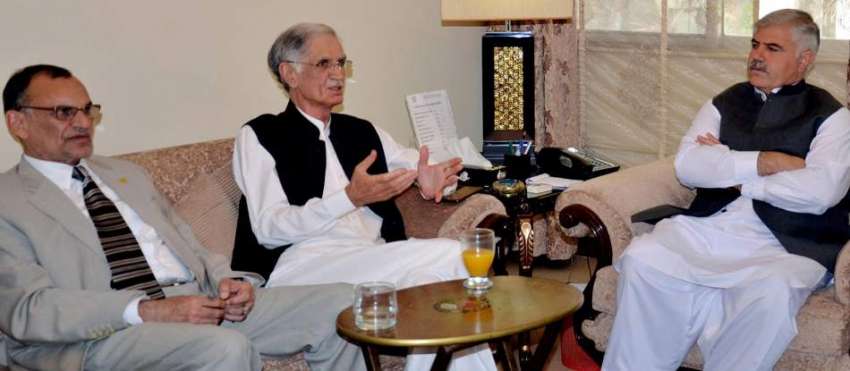 اسلام آباد: وزیر اعلیٰ خیبر پختونخوا سے وزیر دفاع پرویز ..