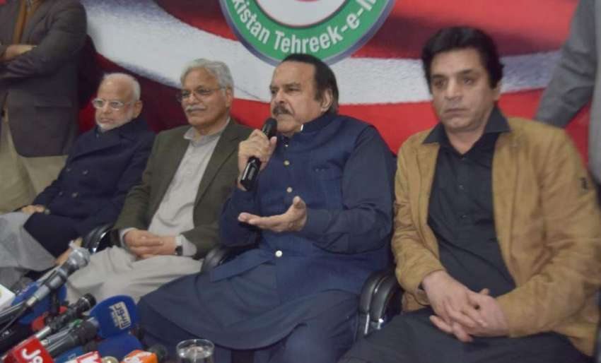 لاہور: وزیر اعظم کے مشیر نعیم الحق تحریک انصاف پنجاب کے سیکرٹریٹ ..