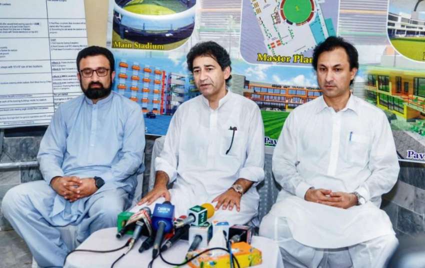 پشاور: سینئر صوبائی وزیر محمد عاطف خان ارباب نیاز کرکٹ سٹیڈیم ..