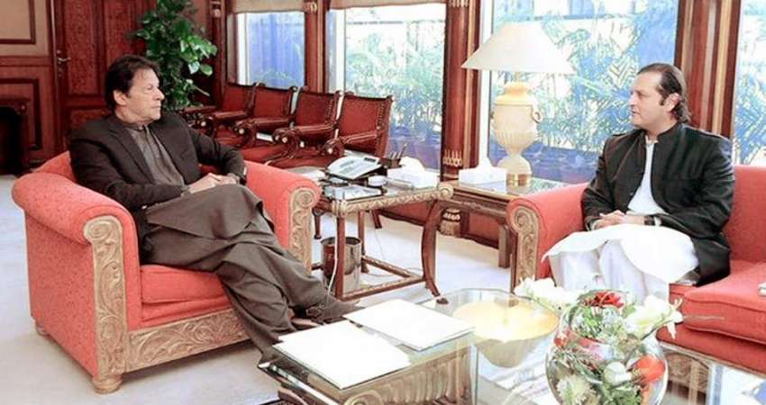 اسلام آباد: وزیراعظم عمران خان سے سنیٹرولیداقبال وزیراعظم ..