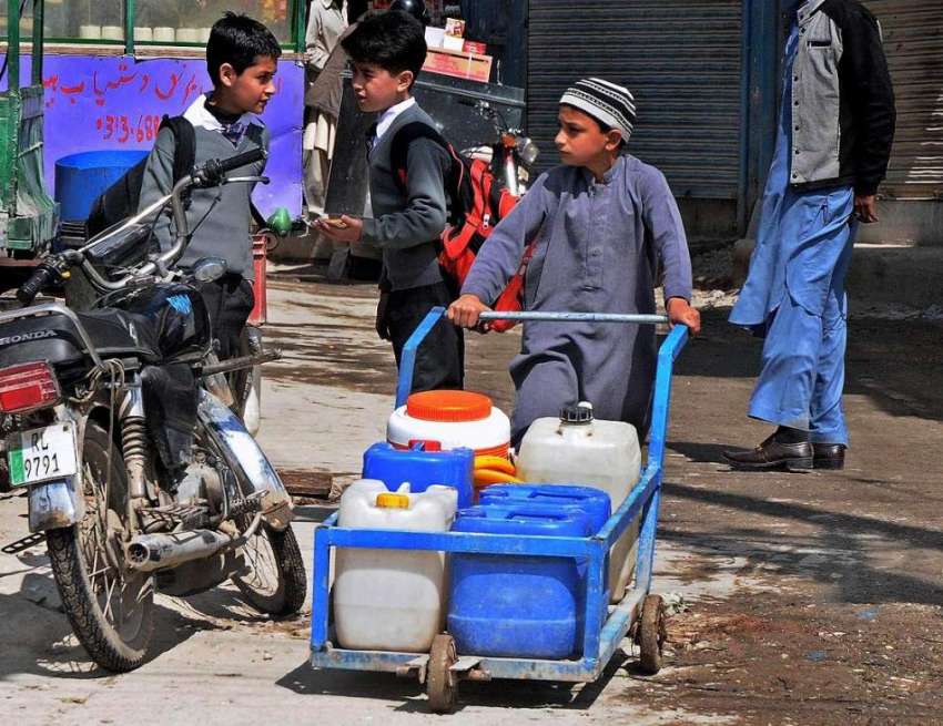 راولپنڈی: ڈھوک حسو کے علاقہ میں پینے کے صاف پانی کی قلت کے ..