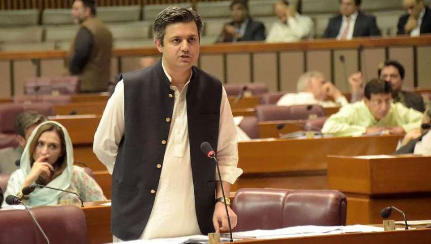 اسلام آباد: وزیر مملکت ریونیو حماد اظہر قومی اسمبلی کے اجلاس ..