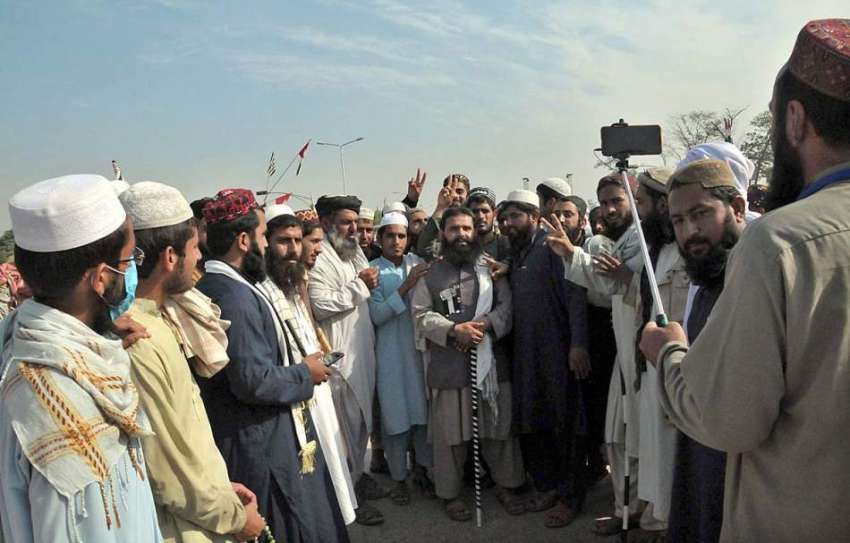 اسلام آباد: جے یو آئی (ف) کے آزادی مارچ میں  شریک کارکن 