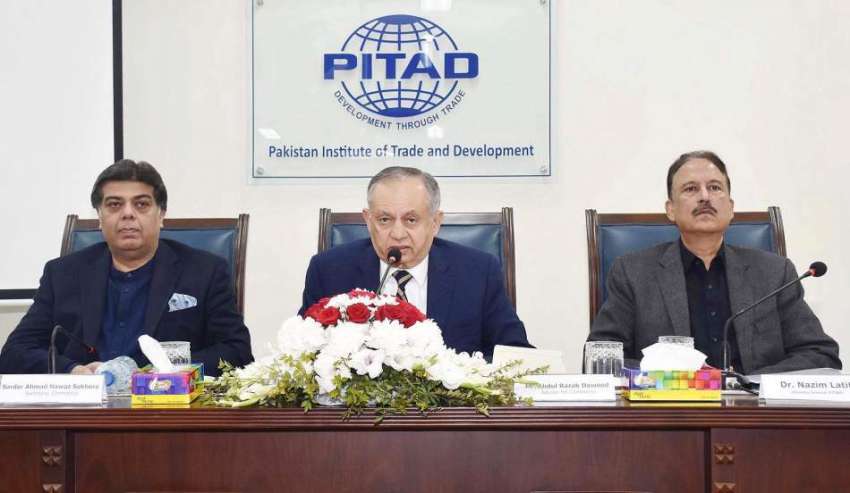 اسلام آباد: وزیر اعظم کے مشیر برائے تجارت و صنعت عبدالرزاق ..