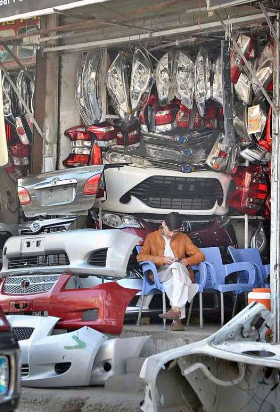 اسلام آباد: فیڈرل کیپیٹل کی مقامی مارکیٹ میں گاڑیوں کے اسپیئر ..