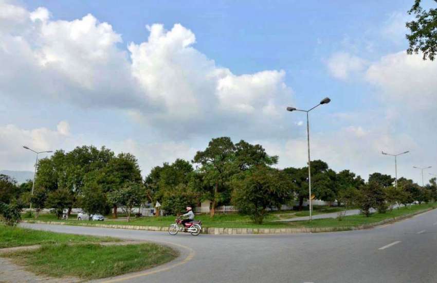 اسلام آباد: وفاقی دارالحکومت کے آسمانوں پر بادل منڈلاتے ..