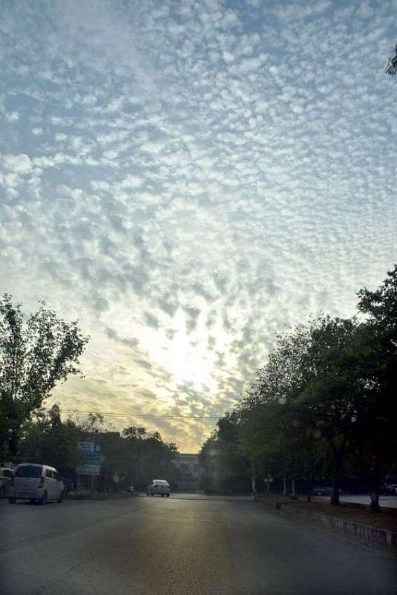 اسلام آباد: شہر کے آسمان پر بکھرے ہوئے بادلوں کا دلکش نظارہ۔