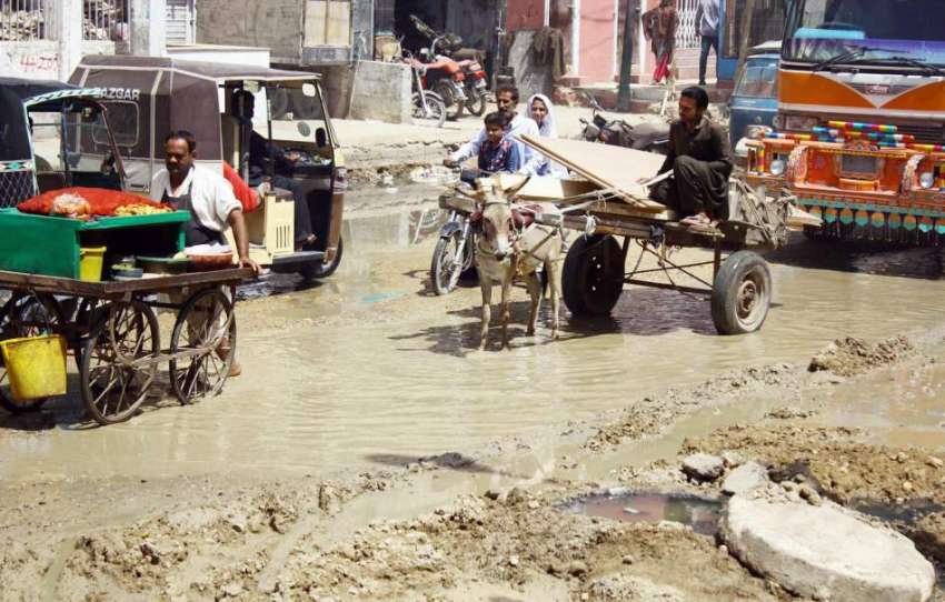 کراچی: لارنس روڈ پر سیوریج کے پانی کے باعث شہریوں کو مشکلات ..