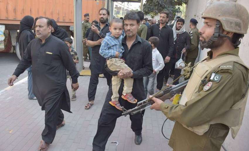 لاہور: ایک پولیس اہلکار امیر المومنین حضرت علی کرم اللہ ..