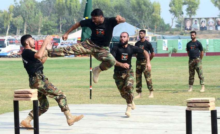پشاور: کرنل شیر خان (شہید) اسٹیڈیم میں یوم دفاع پاکستان کے ..