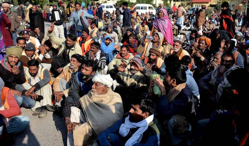 اسلام آباد: سینیٹری کارکنوں نے میٹرو پولیٹن کارپوریشن اسلام ..