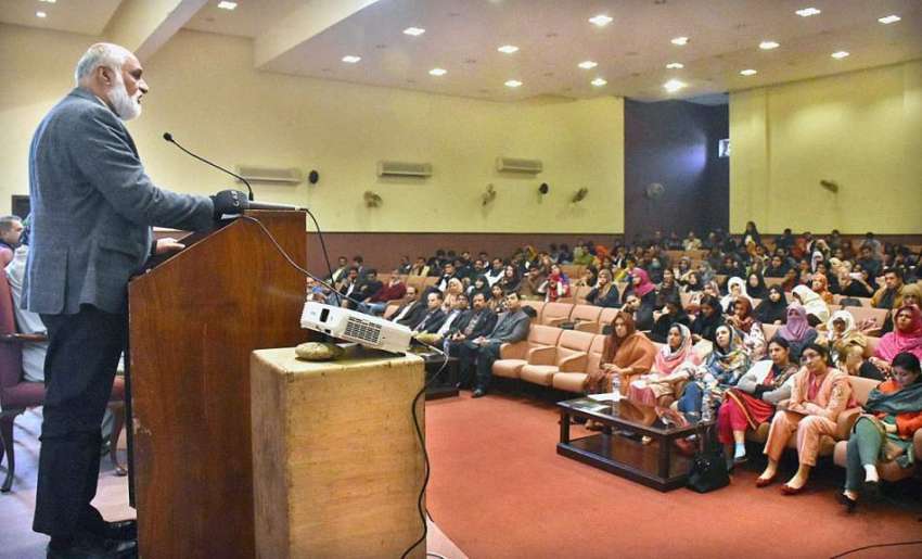 لاہور: ڈاکٹر نیاز احمد اختر ، وائس چانسلرپنجاب یونیورسٹی ..