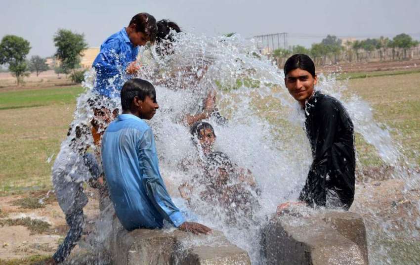 فیصل آباد: شہر میں چلنے والے گرم اور مرطوب موسم سے بچنے کے ..