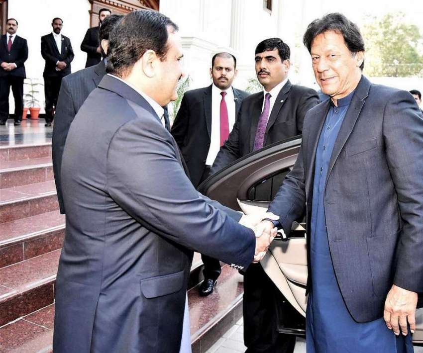 لاہور: وزیر اعظم عمران خان کا ایوان وزیر اعلیٰ آم کے موقع ..