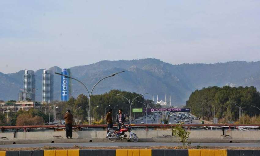 اسلام آباد: وفاقی دارالحکومت میں صاف موسم کا دلکش منظر۔