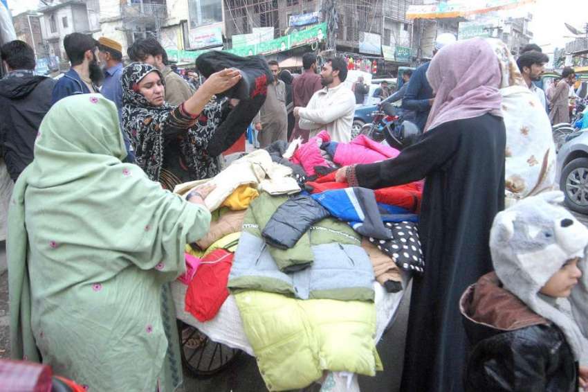 راولپنڈی: موسم تبدیل ہوتے ہی شہریوں کی بڑی تعداد گرم کپڑے ..