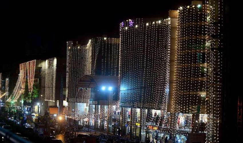 راولپنڈی: عید الفطر کی آمد کے موقع پر عمارتوں کو خوبصورت ..