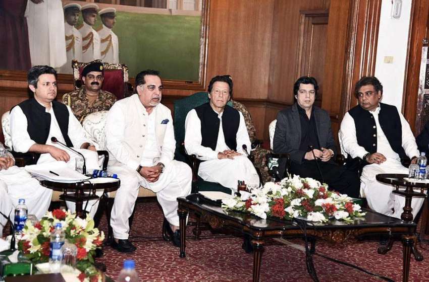 کراچی: وزیر اعظم عمران خان تاجر برادری کے ہمراہ اجلاس کی ..