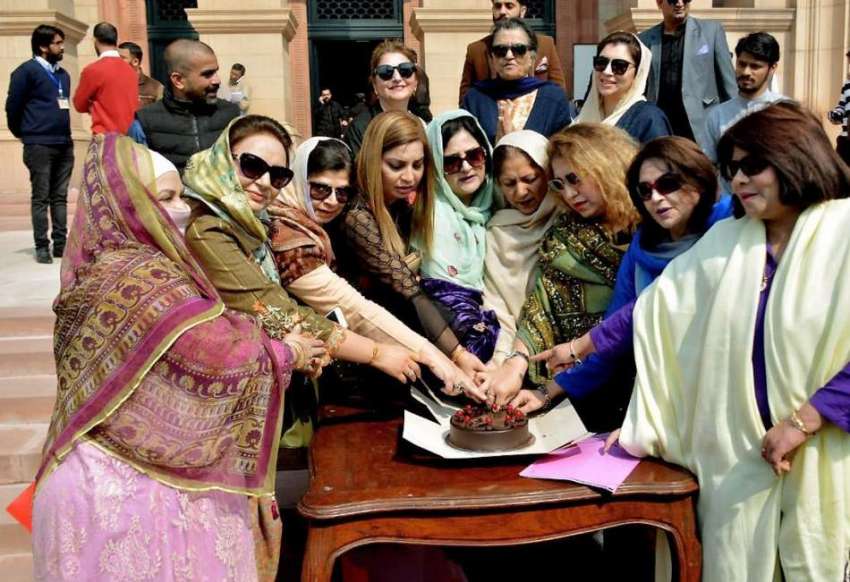  لاہور: تحریک انصاف کی خواتین اراکین اسمبلی خاتون جنت حضرت ..