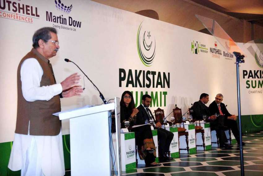 اسلام آباد: وفاقی وزیر تعلیم شفقت محمود مقامی ہوٹل میں منعقدہ ..