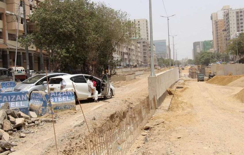 کراچی: ہل پارک روڈ پر انڈر پاس کی تعمیر کا کام جاری ہے۔
