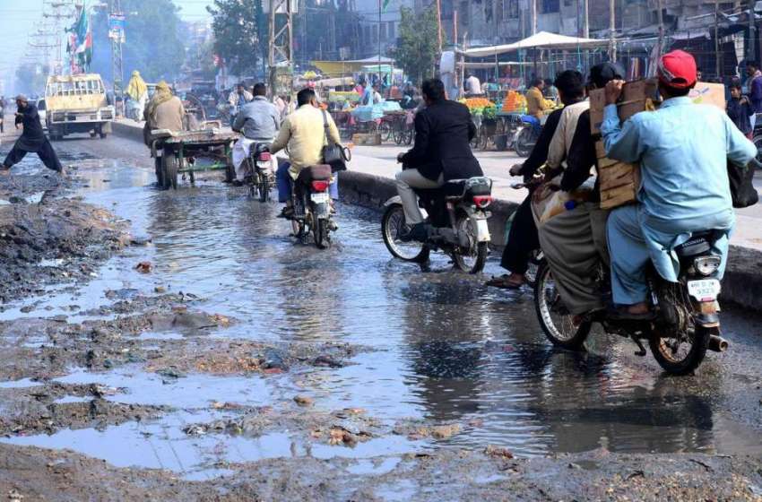 حیدر آباد: لطیف آباد کے علاقے میں سیوریج کے پانی کے سبب شہریوں ..