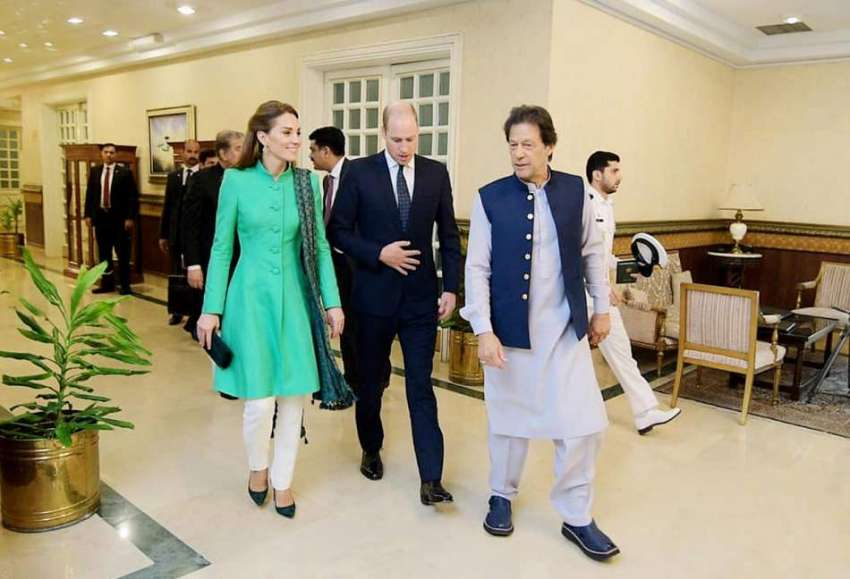 اسلام آباد: وزیر اعظم عمران خان وزیر اعظم ہاؤس میں کیمبرج ..