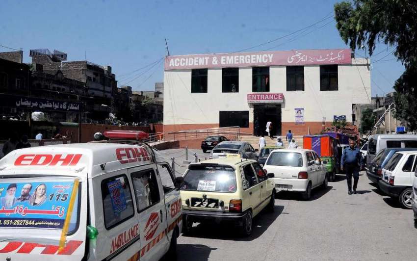 راولپنڈی: ڈی ایچ کیو ہسپتال میں آؤٹ گیٹ بند ہونے کے باعث ..