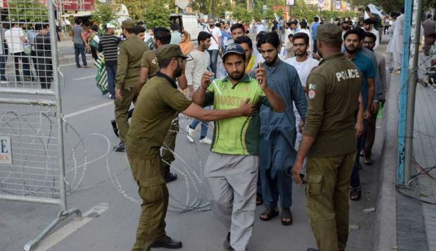 لاہور: پولیس اہلکار پاکستان اور سری لنکا کے درمیان دوسراٹی ..