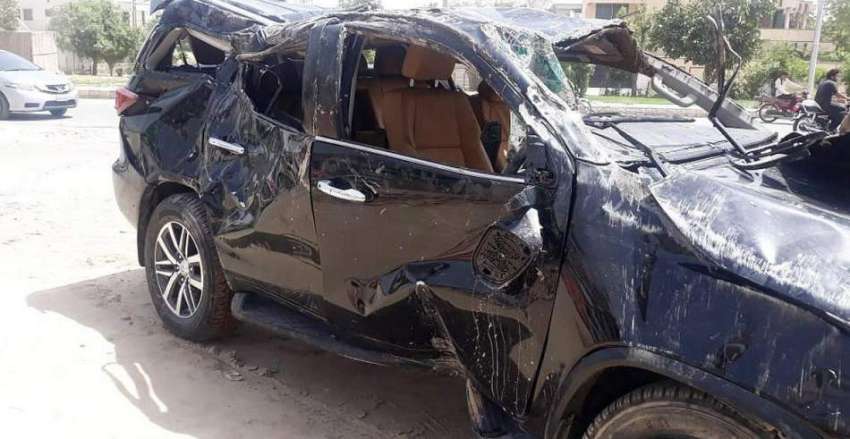 رحیم یار خان: حادثے کا شکار ہونیوالی گاڑی جس میں تین افراد ..