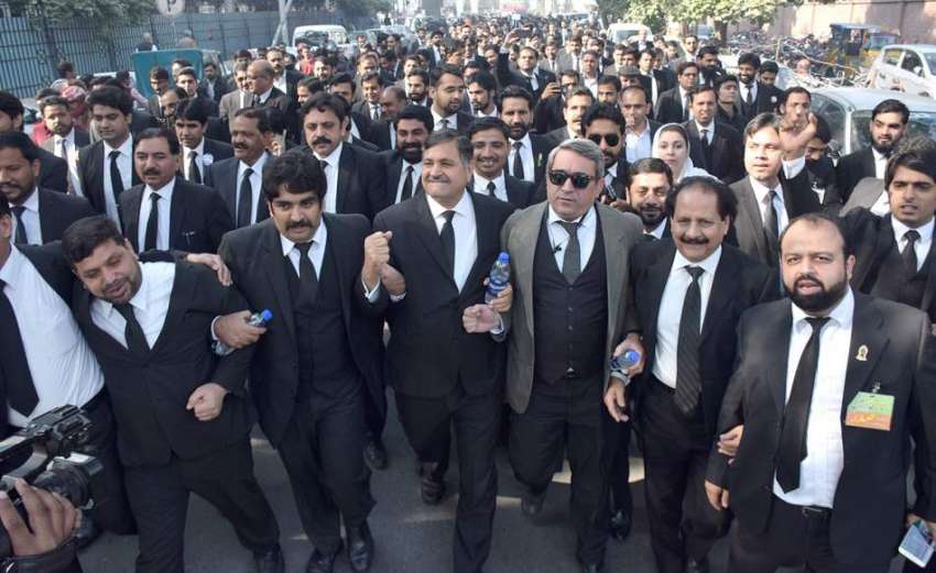 لاہور : پی آئی سی میں وکلاء پرتشدد کرنے والے ملزمان کی عدم ..