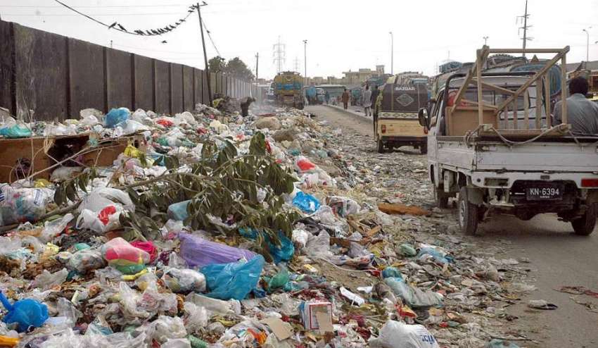 کراچی: قیوم آباد کے علاقہ میں کچرے کا ڈھیر انتظامیہ کی توجہ ..