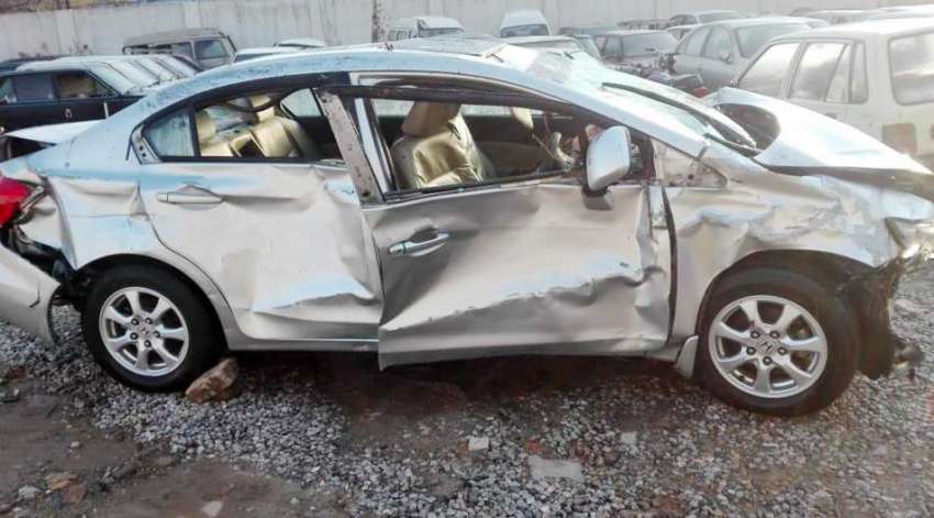 اسلام آباد: تیز رفتاری کے باعث حادثہ سے متاثرہ گاڑی۔