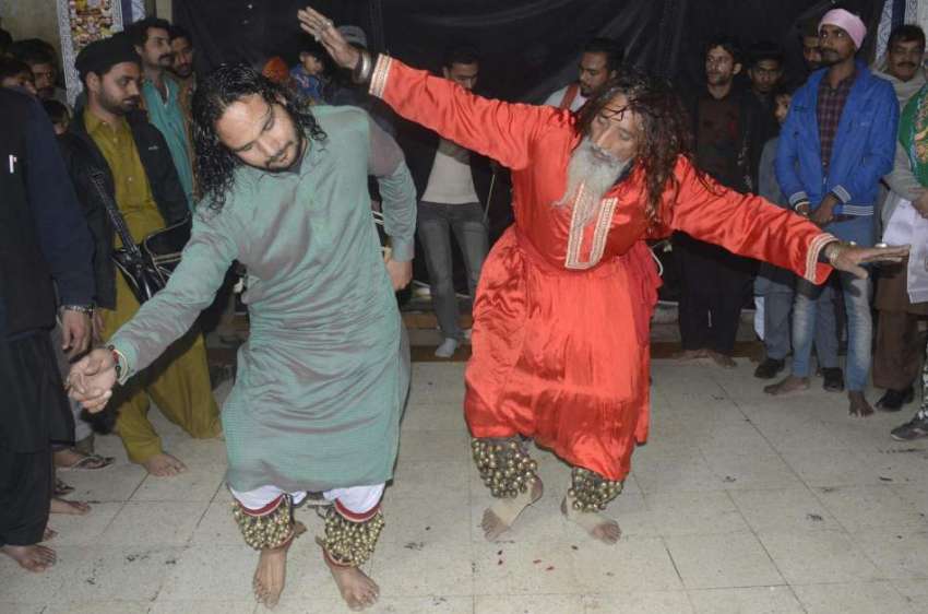 لاہور: بی بی پاکدامن کے سالانہ عرس کے موقع پر ملنگ دھمال ..