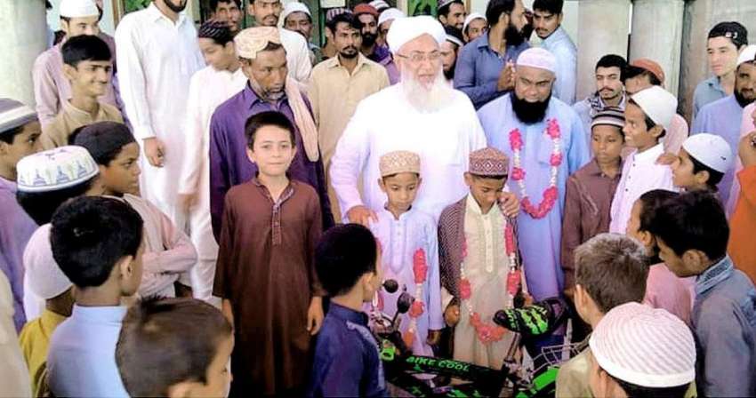 کراچی: جامعہ بیت القرآن مدنی مسجد کے مہتمم اور جمعیت علماء ..