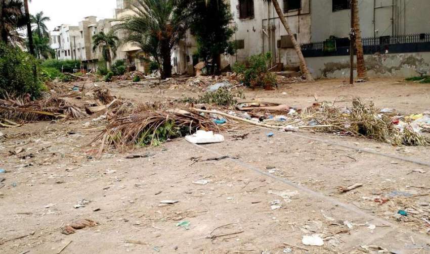 کراچی: گلشن اقبال گیلانی اسٹیشن کچرا نہ اٹھائے جانے کے سبب ..