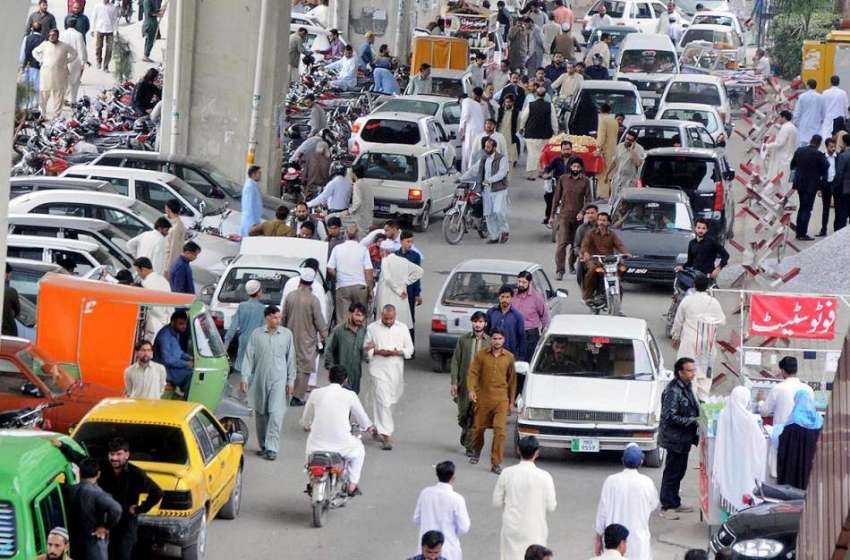 راولپنڈی: انتظامیہ کی نا اہلی مری روڈ رحمان آباد گاڑیوں ..
